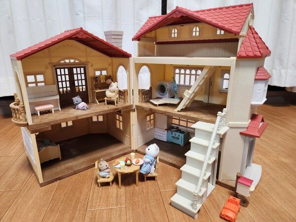 シルバニアファミリー 赤い屋根の大きなお家 写真の物が全てです ドールハウス 人形 家具 小物