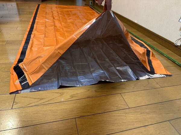 【未使用】登山、災害時、緊急用 アルミエマージェンシーシート オレンジ 袋形 2100×900