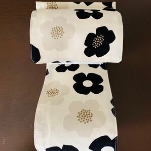 北欧風花柄×ブラックコンビ トイレットペーパーホルダーカバー