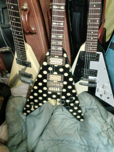 FERNANDES FV‐105RR Polkadotランディ・ローズVフェルナンデス ポルカドット フライングV