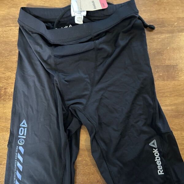 ReebokのMサイズのブラックタイツ
