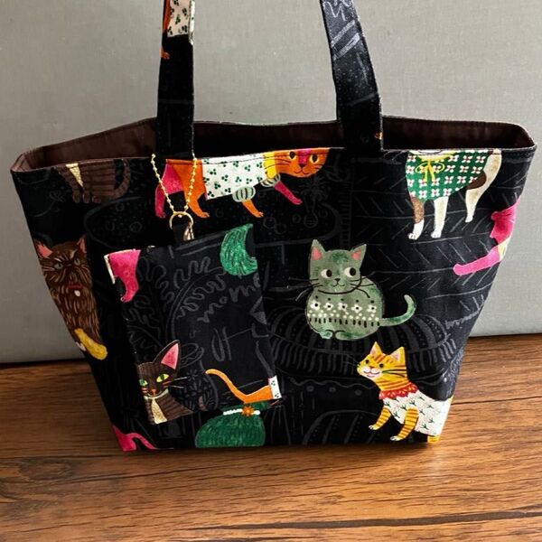 ハンドメイド ネコ柄 トートバッグ バッグ ファスナーポーチ セット ミニバッグ マチあり おでかけ ブラック パワフルキャット