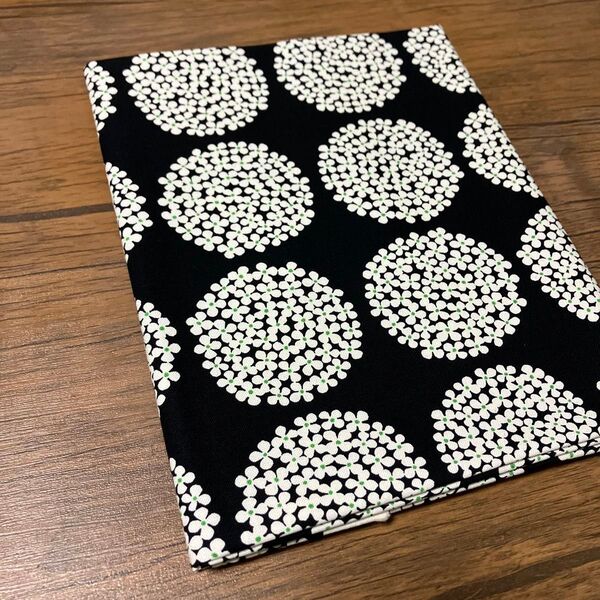 No.472 コットンこばやし コットンキャンバスう早この布 北欧風サークルフラワー あじさい/花柄/flower/綿/生地