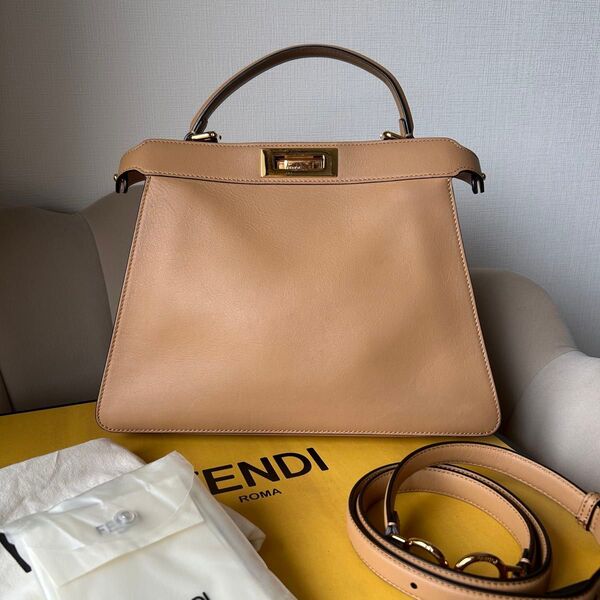 FENDI フェンディ ピーカブー アイシーユー ミディアム ブラウン