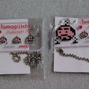 【未開封】 たまごっち コラボ 明治 フルーツ いちご アクリル チャーム キーホルダー おやじっち 2個セット