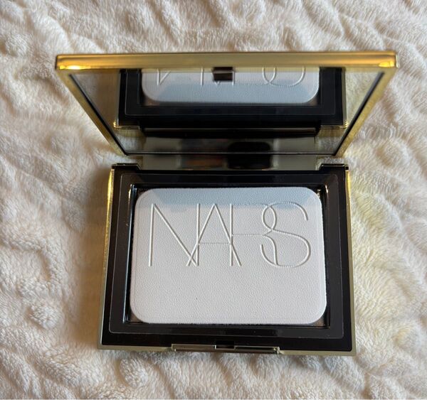 限定商品 NARS ゴールドダスト ライトリフレクティングセッティングパウダー