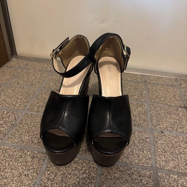 【売り切り価格】ウェッジソールサンダル 黒 ヒールサンダル