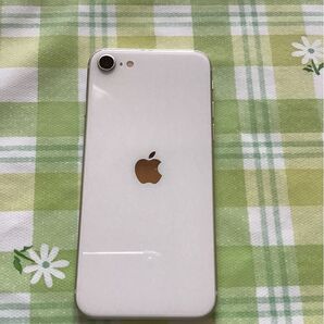 Apple iPhone SE 第3世代 64GB ホワイト、美品、バッテリー非正規、とても綺麗です。ケースも付けます。