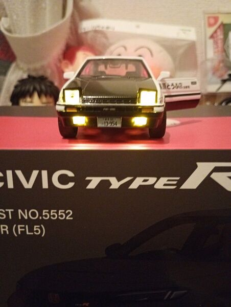 1/32スケール トヨタAE86 スプリンタートレノ【 頭文字Dパンダトレノ】ヘッドライト&リアテールランプ点滅可能機能付き