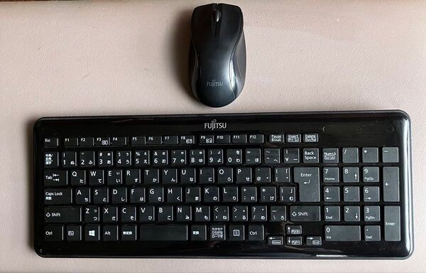 Fujitsu ワイヤレスキーボードとマウスセットと説明書付き