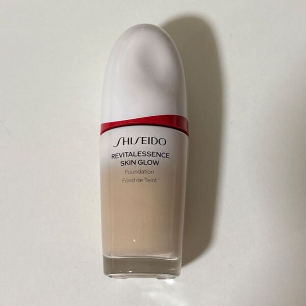 SHISEIDO エッセンススキングロウ ファンデーション130