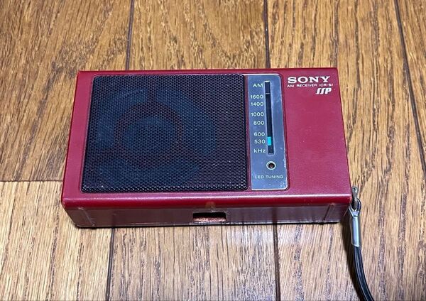 ポータブルラジオ SONY ICR-S1 赤 ジャンク品 昭和レトロ AMラジオ 修理跡 送料込み 送料無料