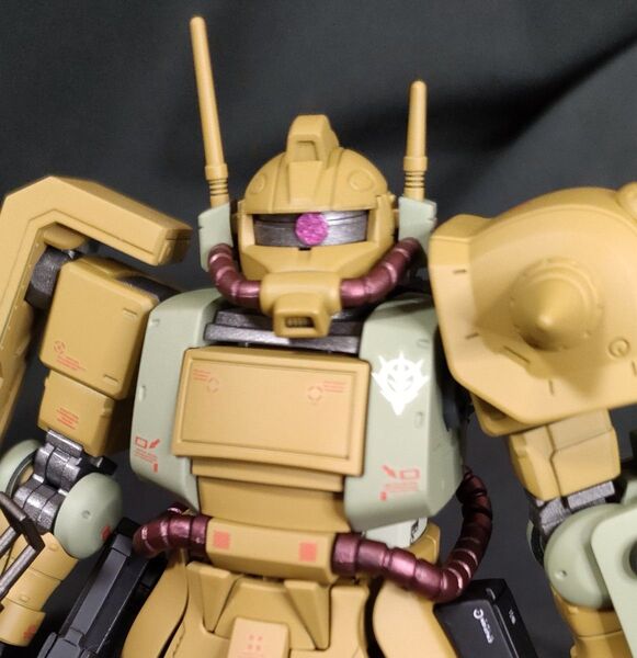 ガンプラ 塗装済完成品 HG ザク・デザートタイプ(ダブルアンテナ仕様)