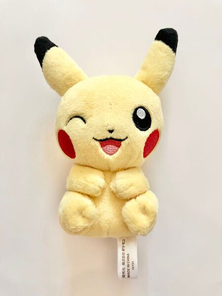 ポケモンセンター限定 プチぬいぐるみ ピカチュウ Pokemon ポケットモンスター マスコット ウインク