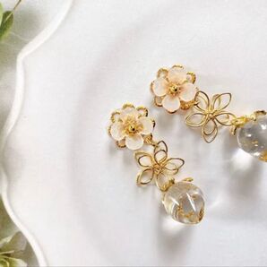 ハンドメイド 大人かわいいゆらゆらイチゴのピアス イヤリング いちご