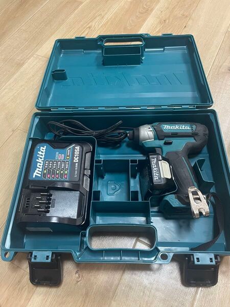 マキタ 10.8V 充電式インパクトドライバ TD110DSHX