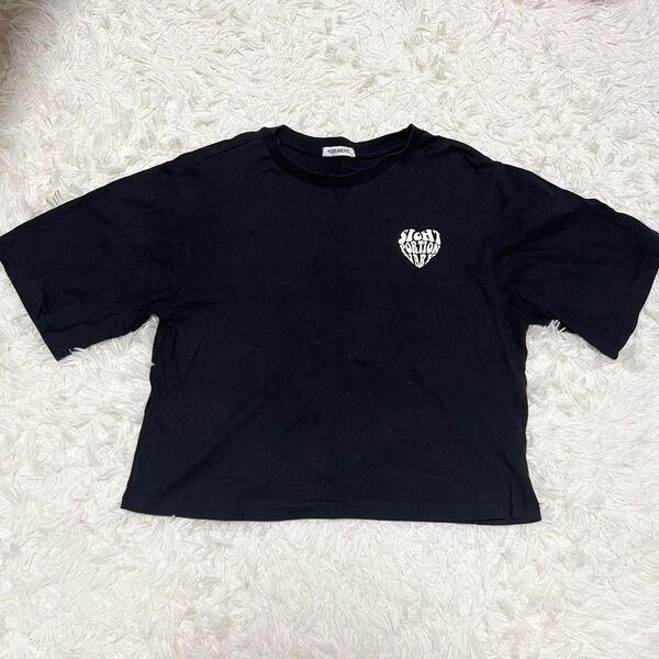 ハートロゴTシャツ ショート丈 ブラック Lサイズ Tシャツ カットソー 半袖Tシャツ 半袖