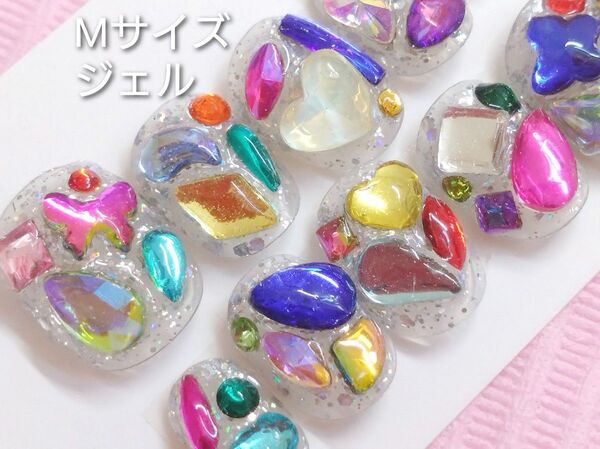 【ジェルネイル】Mサイズベリーショート・クリアシルバーラメベースカラフルビジュー宝石ネイルチップ派手ゴテゴテネイルチップ、251