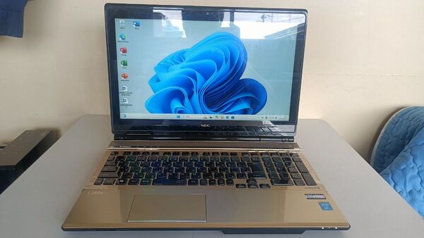 ノートパソコン NEC Core i7 SSD256Gメモリ8G Win11 Blu-ray Office2021 WEBカメラ有