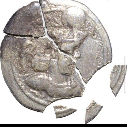 最終価格 2025年12月末 販売終了します、期間限定値下げ。超レアなササン朝ペルシア ドラクマ銀貨 破損品 研究資料用 真正品