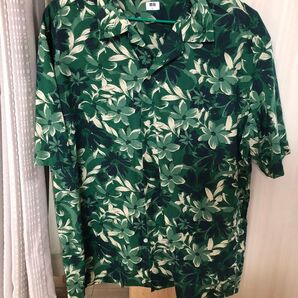 ユニクロ アロハシャツ 緑色の花柄 Lサイズ