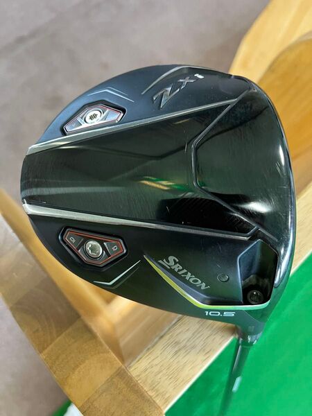 SRIXON ZX iドライバー10.5度 シャフトツアーAD DI5Sブラックカラー メーカーカスタムシャフトです。