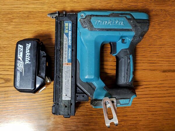 動作良好 マキタMakita 35mm 充電式面木釘打 釘打ち機 FN350D 18V 電動工具