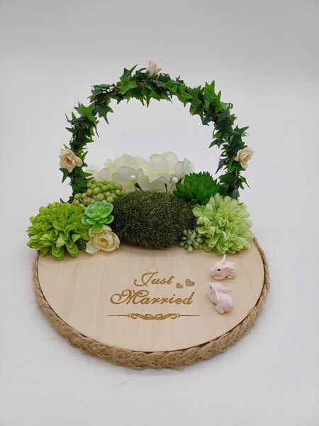 リングピロー 結婚式 結婚祝い アーチ型 緑 白 ピンク うさぎ Just Married 外側の箱は破損
