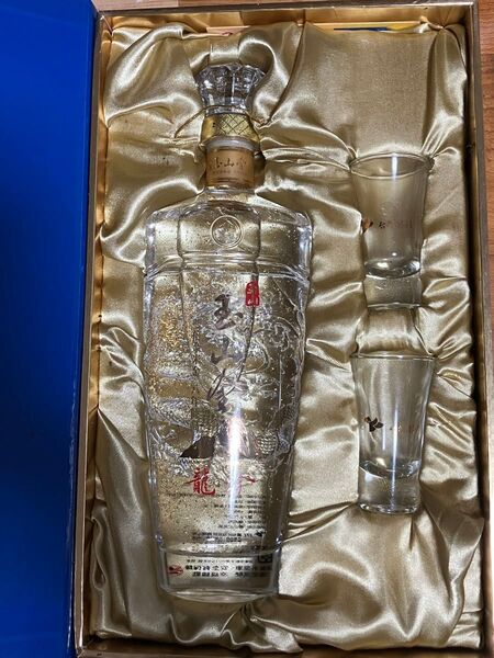 金箔入り 台湾酒 玉山金 龍吟 40度 グラス2個付き 未開栓