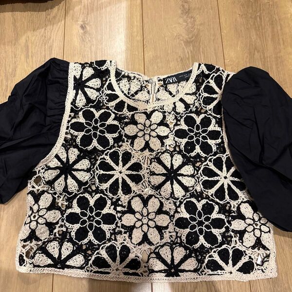 ZARA ノースリーブトップス フラワーモチーフ