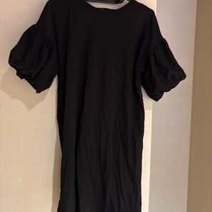ZARA 黒ワンピース パフスリーブ