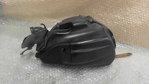 PCX　JF28　の　エアークリーナーボックス *1578535505　中古