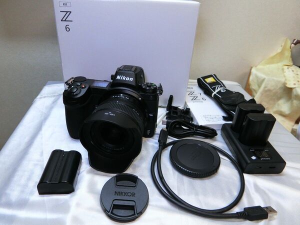 【美品】ニコンZ6とレンズ Z 24-50mm f/4-6.3セット 4590ショット おまけ有り