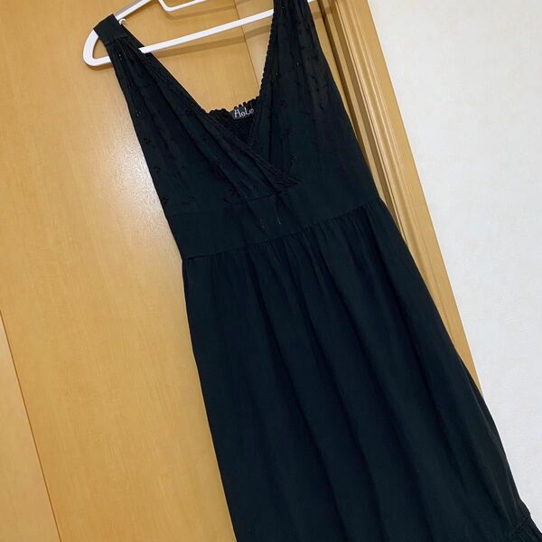 HOLEE 黒 ワンピース