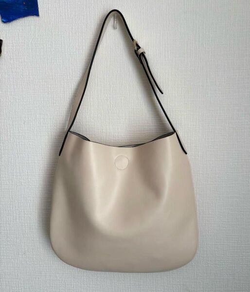 柔らかい牛革レザーの 2wayショルダー バッグ A4収納可 本革