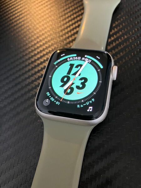 Apple Watch SE 44mm バッテリー100% Cellularモデル アップルウォッチ