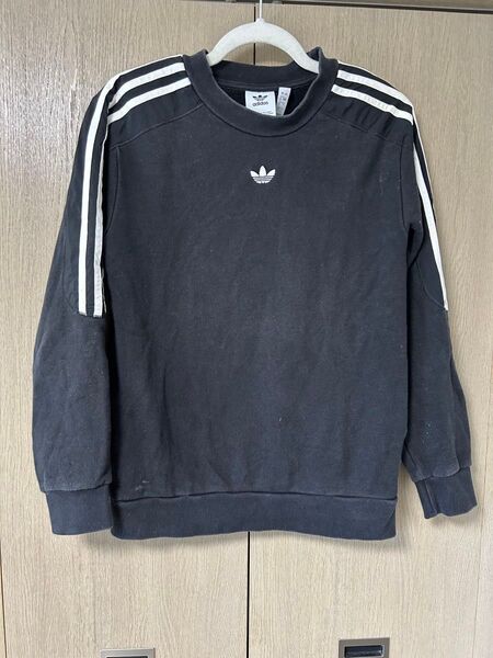 adidas トレーナー センターロゴ S ブラック
