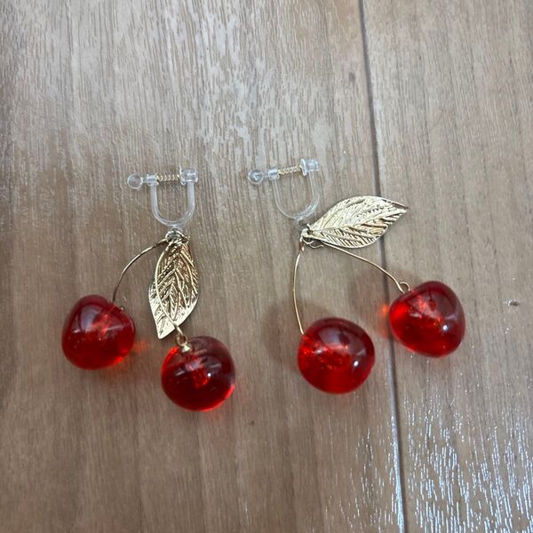 3 さくらんぼイヤリング アクセサリー 可愛い 揺れる