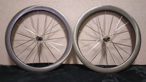 新品 カーボンスポーク カーボンホイール ディスクブレーキ 700C 50mm 外29mm幅 内22mm 1347g シマノフリー