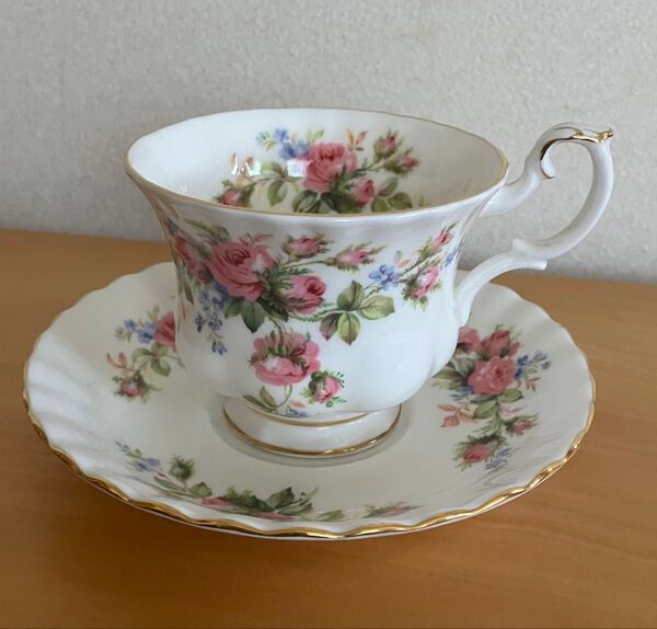 ロイヤルアルバート カップ&ソーサー モスローズ 金彩 花柄 陶磁器 Royal ALBERT
