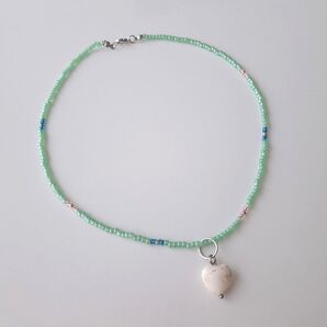 No.111 ハンドメイドビーズネックレス 天然石ハウライトハート レディースネックレス グリーン ビーズアクセサリー