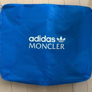 アディダス モンクレール マチあり adidas MONCLER ナイロンバッグ 青 不織布