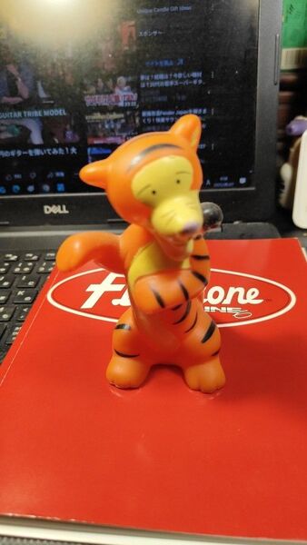 ディズニー くまのプーさん ティガー ?に似てるフィギュア 無版権
