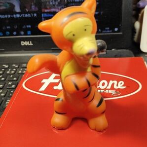 ディズニー くまのプーさん ティガー ?に似てるフィギュア 無版権