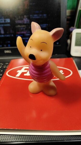 ディズニー くまのプーさん ピグレット風のフィギュア ソフビ 無版権