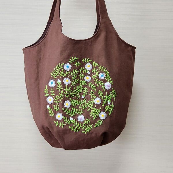 手刺繍のふっくらトートバッグ 花柄 ハンドメイド