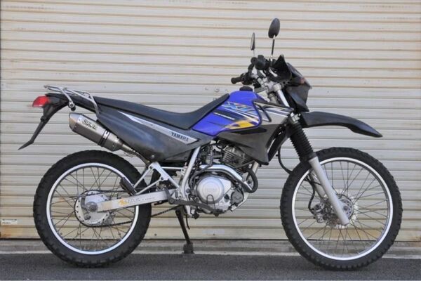 新品 未使用 在庫有平日即日発送 XTZ125 バイクマフラー ソリッド モタード 異形 スリップオン SUS