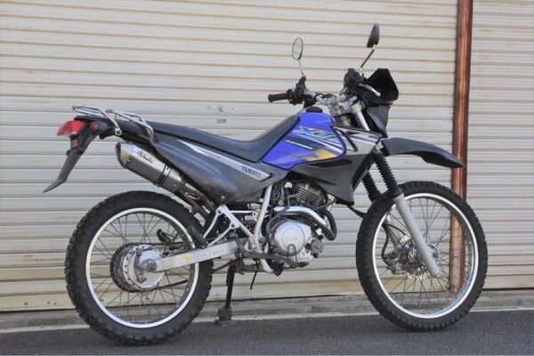 新品 未使用 在庫有平日即日発送 XTZ125 バイクマフラー ソリッド モタード 異形 スリップオン SUS