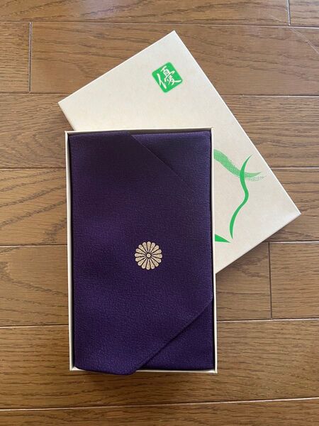【新品】菊花紋章入り 風呂敷 紫色 ポリエステル100%