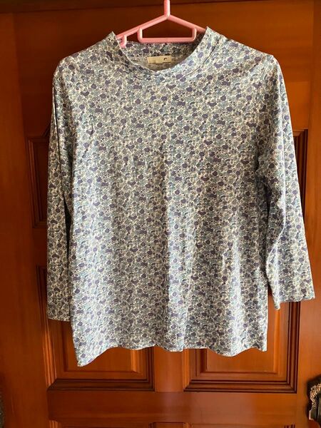 長袖カットソー Tシャツ M〜Lサイズ 小花柄
